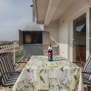 Lena Apartament